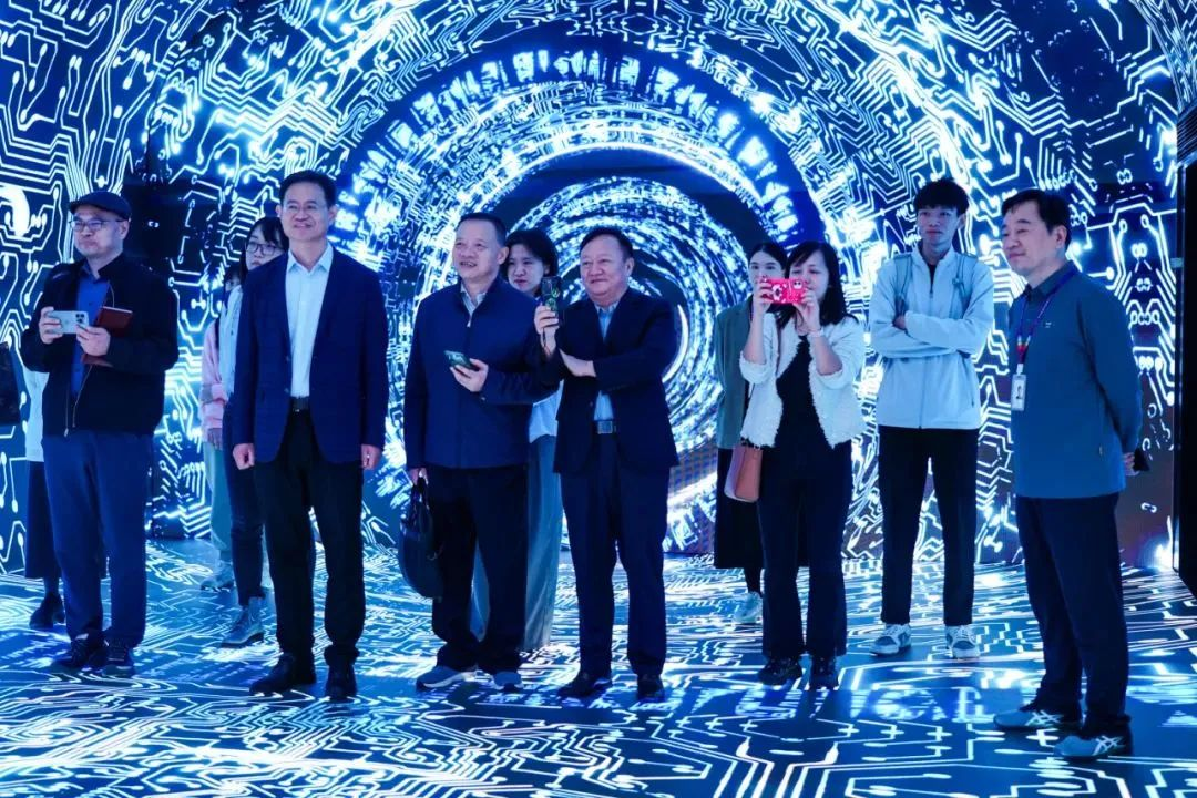 2024120602 国家广电总局生长研究中心一行赴bg大游励丰文化调研指导