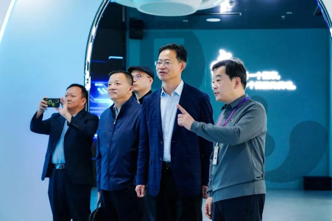 2024120602 国家广电总局生长研究中心一行赴bg大游励丰文化调研指导